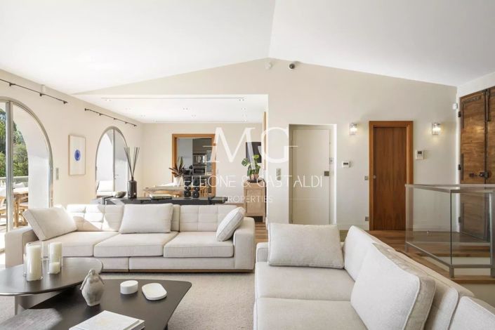 Image No.42-5 Bed House for sale