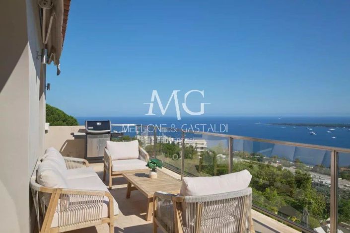 Image No.8-5 Bed House for sale