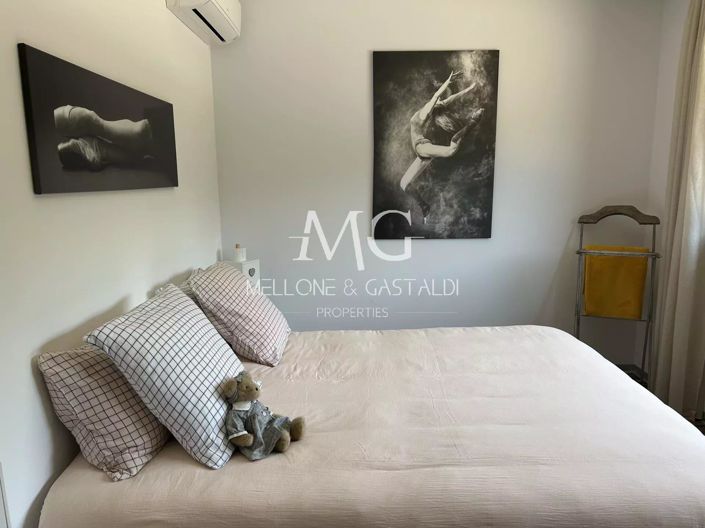 Image No.18-4 Bed House for sale