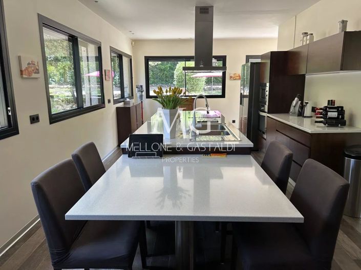 Image No.8-4 Bed House for sale