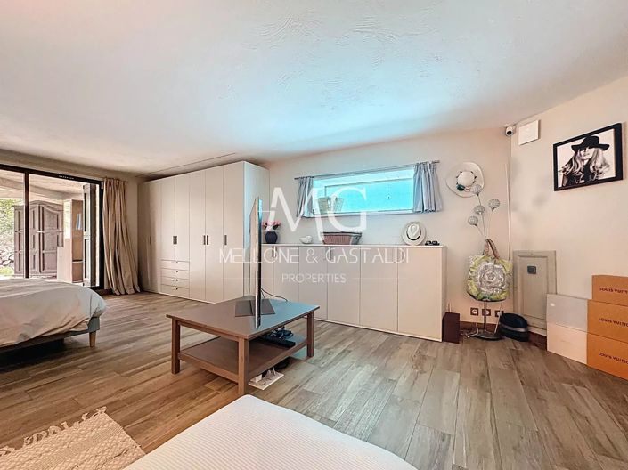 Image No.16-6 Bed House for sale