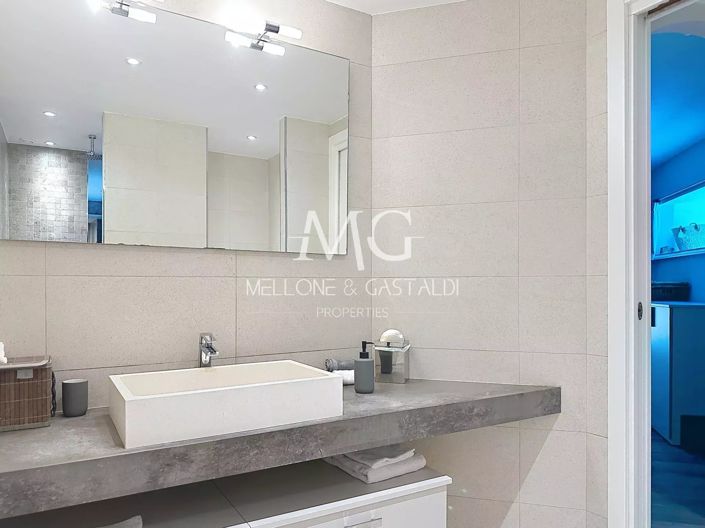 Image No.19-6 Bed House for sale