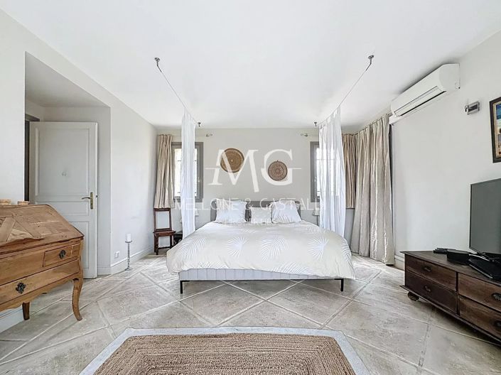 Image No.21-6 Bed House for sale