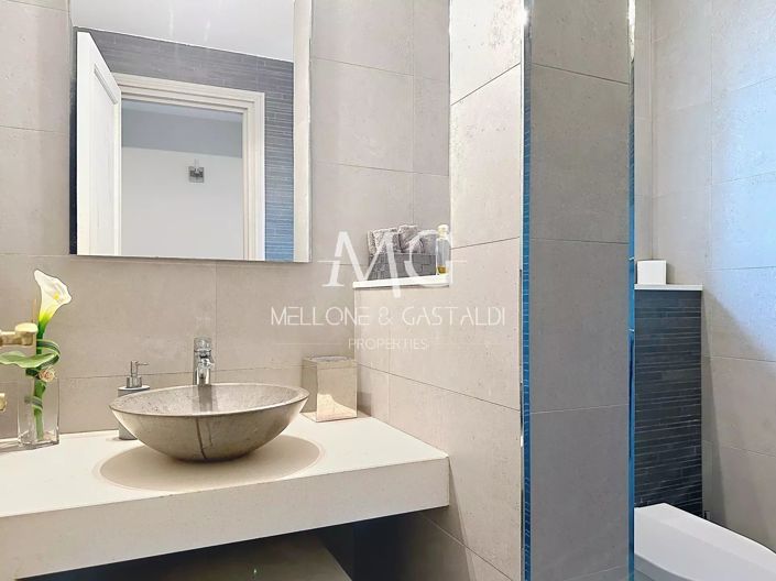 Image No.25-6 Bed House for sale