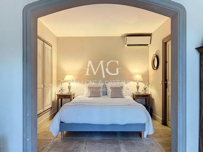 Image No.26-6 Bed House for sale