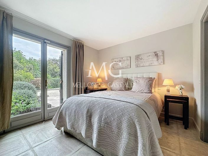 Image No.28-6 Bed House for sale