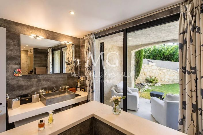 Image No.31-6 Bed House for sale