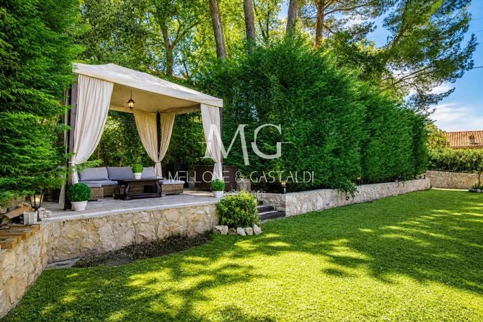 Image No.8-6 Bed House for sale