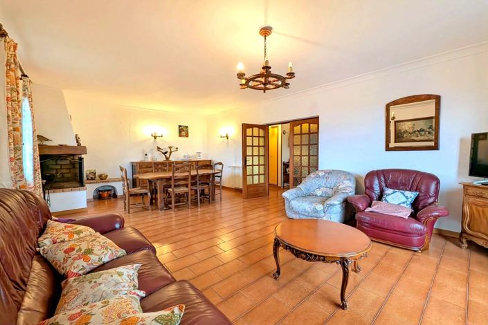 Image No.8-2 Bed House for sale