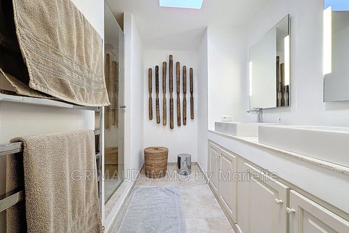 Image No.12-2 Bed House for sale