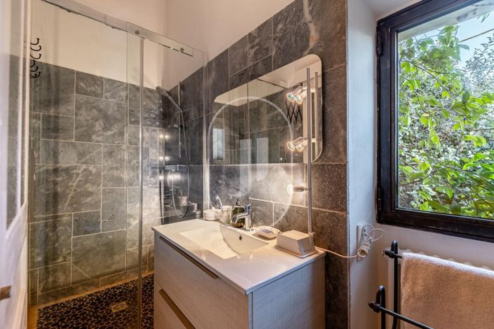 Image No.8-3 Bed House for sale