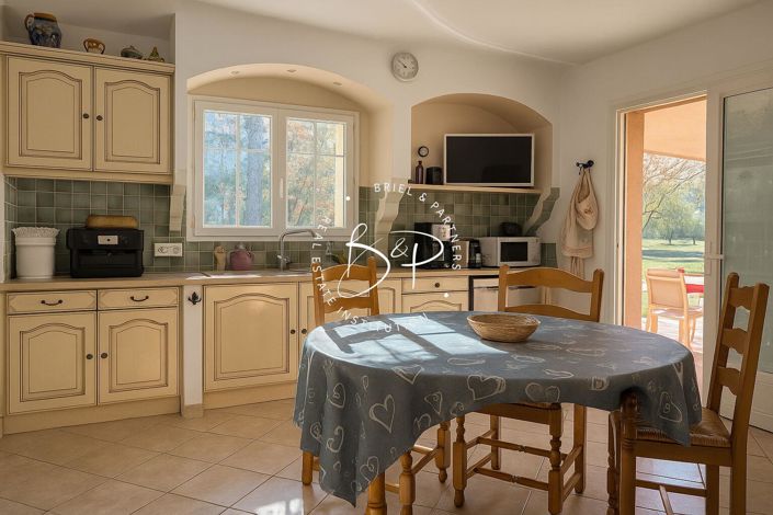 Image No.10-4 Bed House for sale