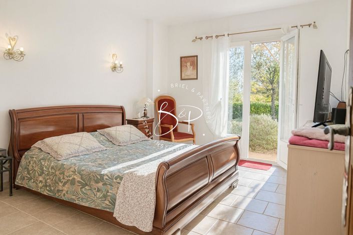 Image No.12-4 Bed House for sale