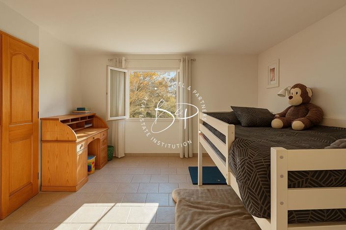 Image No.15-4 Bed House for sale