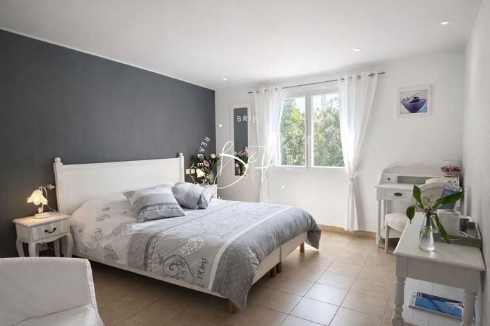 Image No.10-7 Bed House for sale