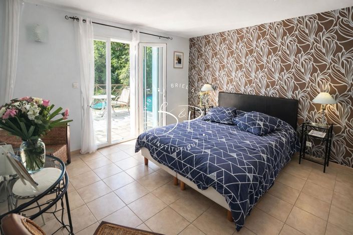 Image No.11-7 Bed House for sale