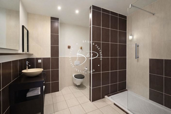 Image No.12-7 Bed House for sale