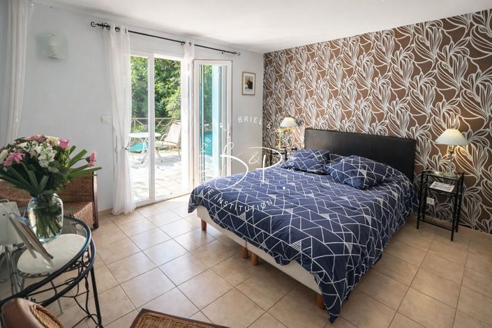 Image No.12-7 Bed House for sale