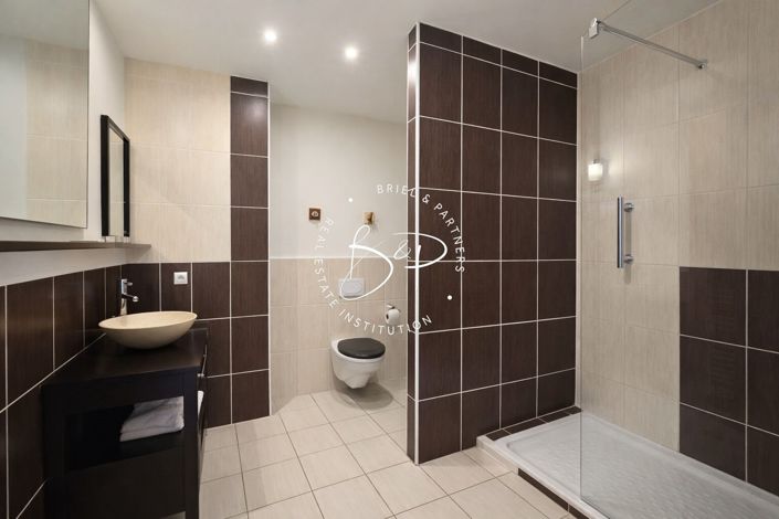 Image No.13-7 Bed House for sale