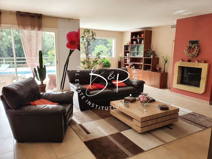 Image No.8-7 Bed House for sale