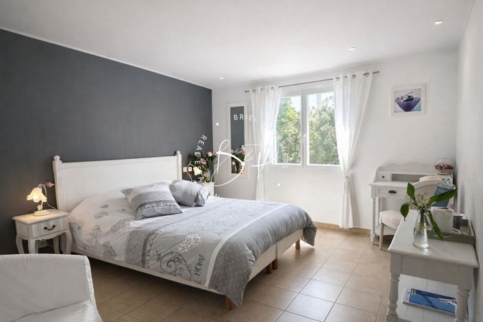 Image No.9-7 Bed House for sale