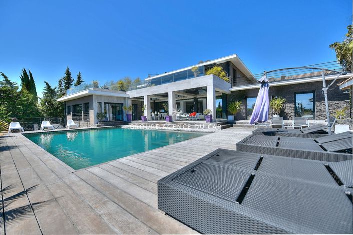 Image No.2-6 Bed Property for sale