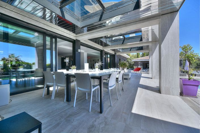 Image No.5-6 Bed Property for sale