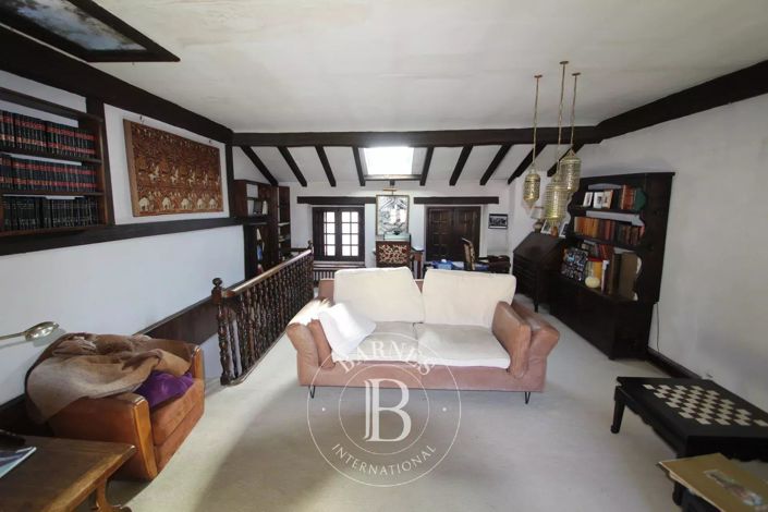 Image No.10-5 Bed House for sale