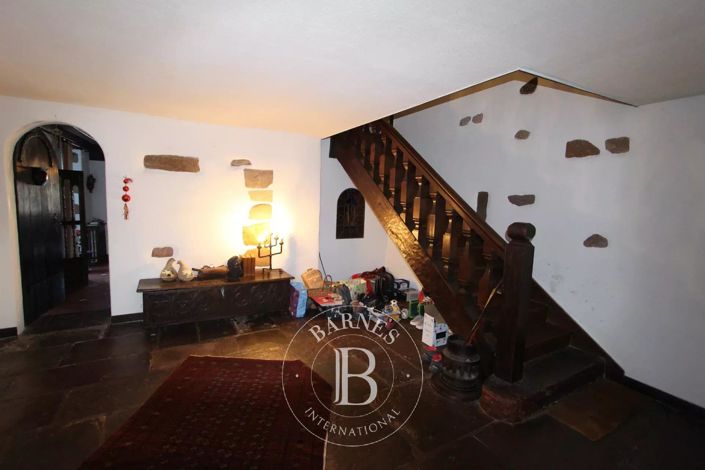Image No.7-5 Bed House for sale