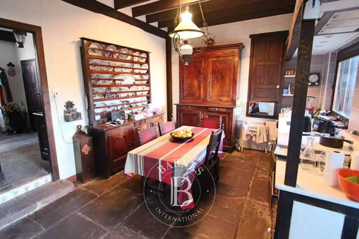 Image No.8-5 Bed House for sale