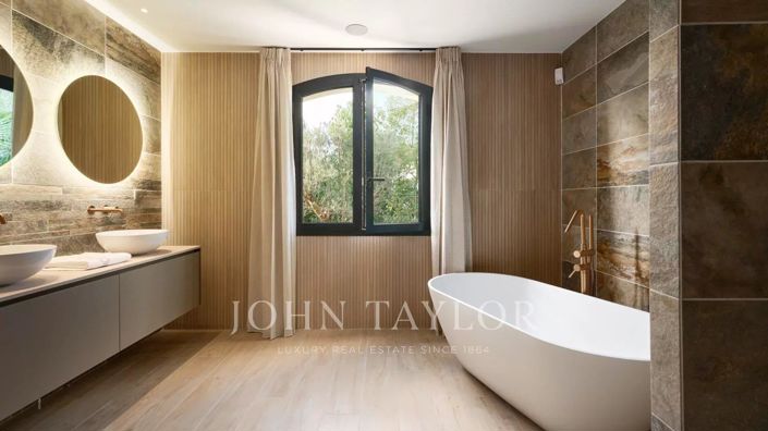 Image No.17-5 Bed House for sale