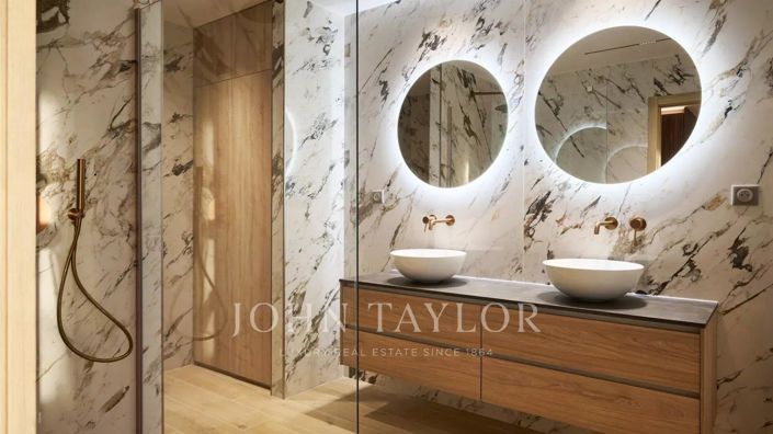 Image No.20-5 Bed House for sale