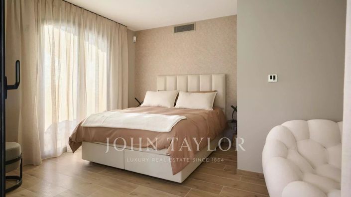 Image No.21-5 Bed House for sale