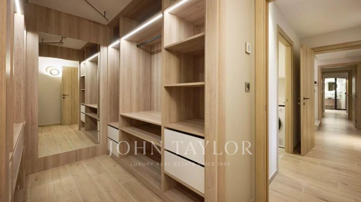 Image No.25-5 Bed House for sale