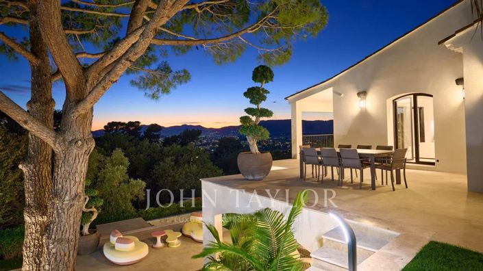 Image No.6-5 Bed House for sale