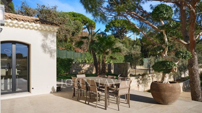 Image No.8-5 Bed House for sale