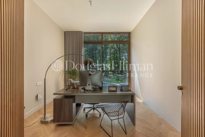 Image No.11-6 Bed House for sale