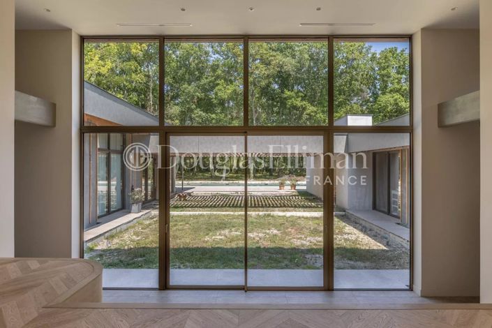 Image No.13-6 Bed House for sale