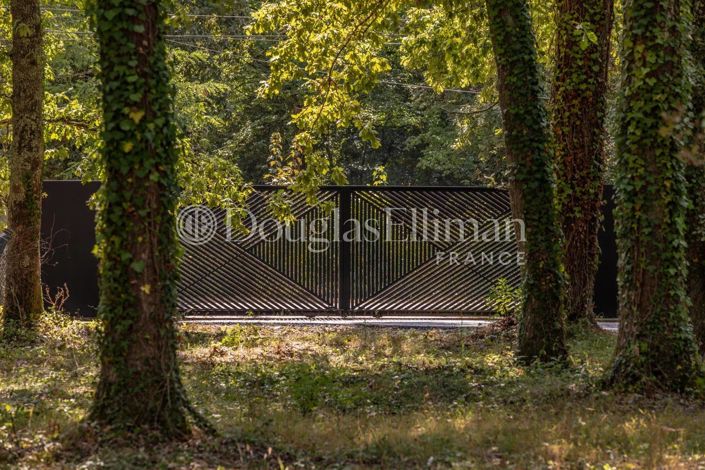 Image No.17-6 Bed House for sale