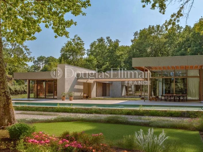 Image No.2-6 Bed House for sale