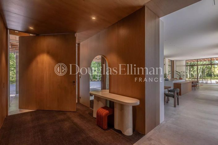 Image No.4-6 Bed House for sale