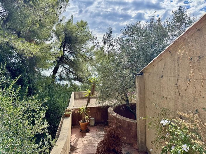 Image No.10-5 Bed House for sale