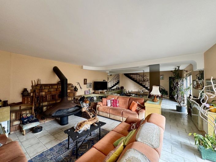 Image No.3-5 Bed House for sale