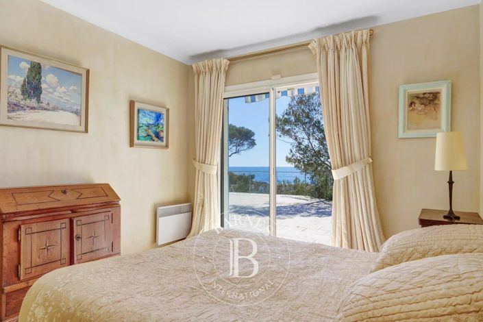 Image No.5-2 Bed House for sale