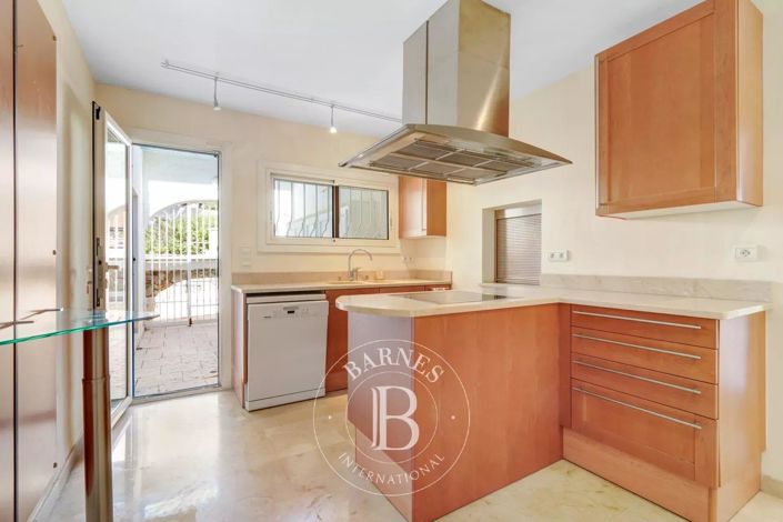 Image No.6-2 Bed House for sale