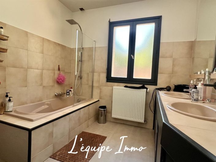 Image No.10-3 Bed House for sale