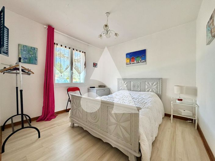 Image No.8-3 Bed House for sale