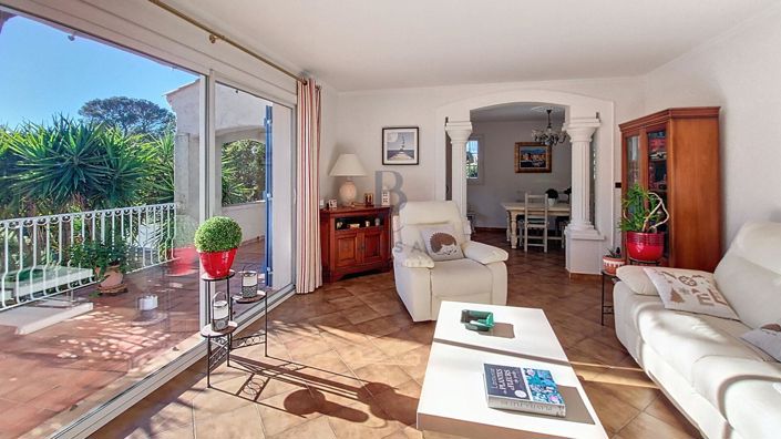 Image No.10-5 Bed House for sale