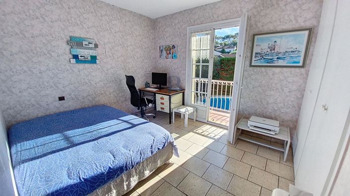 Image No.12-5 Bed House for sale