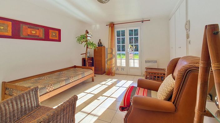 Image No.16-5 Bed House for sale